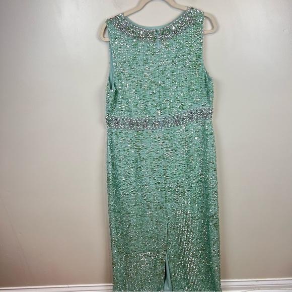 New Mac Duggal Mint Sequined Sleeveless Embellished Neckline Gown, Size 12 - Picture 7 of 10